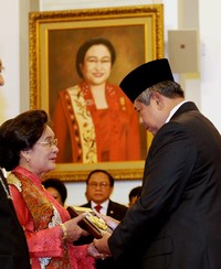 Sementara untuk Mohammad Hatta diterima Meutia Hatta. Rusman/Setpres.