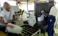 Air zam-zam ini akan masuk bagasi pesawat dan akan dibagikan kepada jamaah haji setibanya mereka di embarkasinya masing-masing.