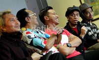 Acara musik tersebut merupakan ajang kolaborasi antar dua generasi dalam satu panggung.