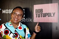 Tiket bisa didapatkan seharga Rp 100 ribu di kantor G Production, Heyfolks!, Ruru Shop, Omuniuum (Bandung), dan www.gigsplay.com.
