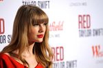Dress Merah Menyala Taylor Swift