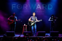 Jon Bon Jovi tampil dalam acara mendukung Obama. (David Becker/Getty Images)