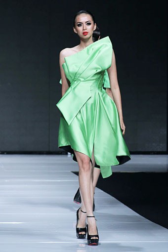 Lie Sang Bong Indonesia Today, The World Tomorrow. Jakarta Fashion Week 2013 at Plaza Senayan. Jakarta. [Foto: Mohammad Abduh/Wolipop]