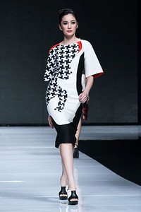 Lie Sang Bong Indonesia Today, The World Tomorrow. Jakarta Fashion Week 2013 at Plaza Senayan. Jakarta. [Foto: Mohammad Abduh/Wolipop]