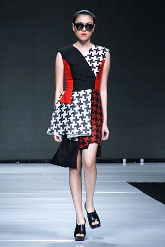 Lie Sang Bong Indonesia Today, The World Tomorrow. Jakarta Fashion Week 2013 at Plaza Senayan. Jakarta. [Foto: Mohammad Abduh/Wolipop]