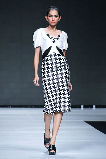 Lie Sang Bong Indonesia Today, The World Tomorrow. Jakarta Fashion Week 2013 at Plaza Senayan. Jakarta. [Foto: Mohammad Abduh/Wolipop]