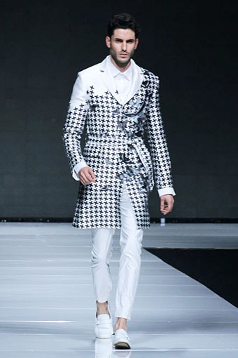 Lie Sang Bong Indonesia Today, The World Tomorrow. Jakarta Fashion Week 2013 at Plaza Senayan. Jakarta. [Foto: Mohammad Abduh/Wolipop]