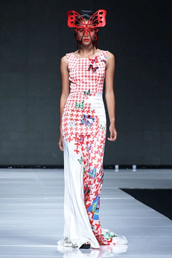 Lie Sang Bong Indonesia Today, The World Tomorrow. Jakarta Fashion Week 2013 at Plaza Senayan. Jakarta. [Foto: Mohammad Abduh/Wolipop]