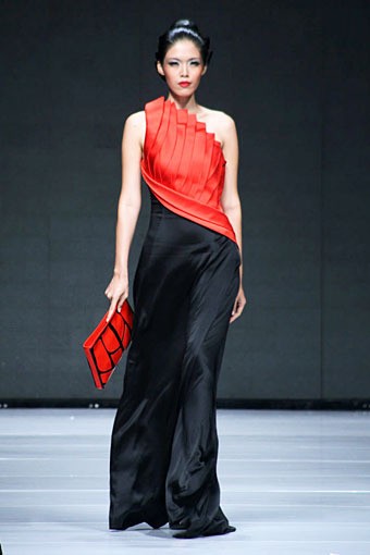 Lie Sang Bong Indonesia Today, The World Tomorrow. Jakarta Fashion Week 2013 at Plaza Senayan. Jakarta. [Foto: Mohammad Abduh/Wolipop]