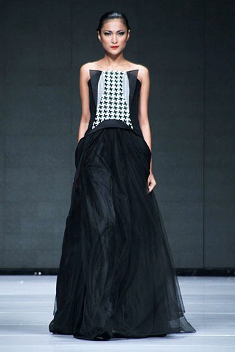 Lie Sang Bong Indonesia Today, The World Tomorrow. Jakarta Fashion Week 2013 at Plaza Senayan. Jakarta. [Foto: Mohammad Abduh/Wolipop]