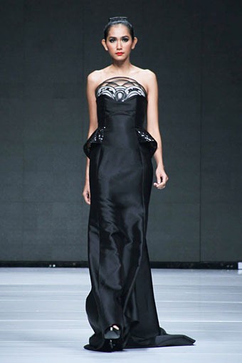 Lie Sang Bong Indonesia Today, The World Tomorrow. Jakarta Fashion Week 2013 at Plaza Senayan. Jakarta. [Foto: Mohammad Abduh/Wolipop]