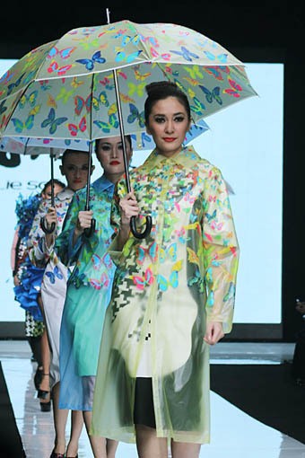 Lie Sang Bong Indonesia Today, The World Tomorrow. Jakarta Fashion Week 2013 at Plaza Senayan. Jakarta. [Foto: Mohammad Abduh/Wolipop]