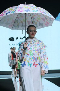 Lie Sang Bong Indonesia Today, The World Tomorrow. Jakarta Fashion Week 2013 at Plaza Senayan. Jakarta. [Foto: Mohammad Abduh/Wolipop]