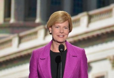 Tammy Baldwin Terpilih Jadi Senator Lesbian Pertama di AS