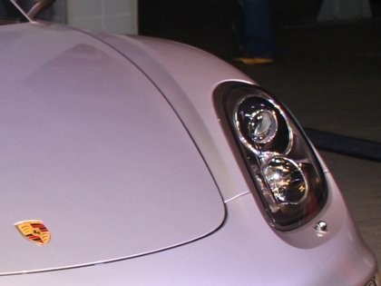 Alamak! Lampu Porsche Dicuri untuk Tanam Ganja