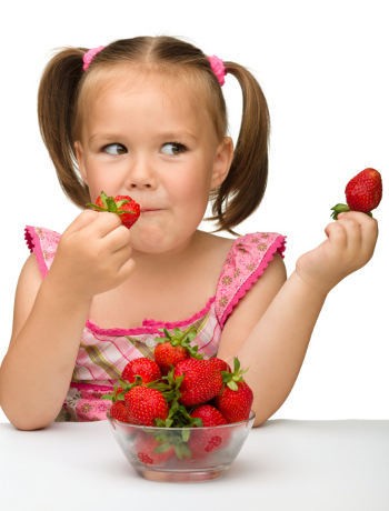 Ajari Anak Makan Sehat dengan Cara Ini!