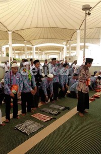 Tetapi mushola yang disediakan cukup luas dan representatif.