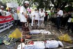 Dianggap Tertutup, Greenpeace Didemo Warga