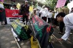 Dianggap Tertutup, Greenpeace Didemo Warga