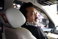 Idris laena meninggalkan DPR dengan mengunakan mobil pribadinay usai memberikan klarifikasi. Ramses/detikcom.