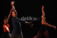 Pertunjukkan ini diselanggarakan oleh kedutaan besar Spanyol. Pertunjukkan ini berlangsung selama 2 jam. Selama itu pula, para penari mempu menyihir penonton dalam setiap gerakan tariannya.