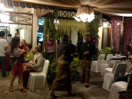 Kebahagiaan Reisa dan Tedjo Jalani Proses Tukar Cincin