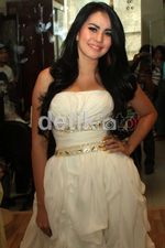 Kartika Putri Cantik Bergaun Pengantin