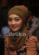 Nuri Maulida Cantik Berjilbab