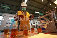 Pada tahap awal ini, Pertamina mengekspor pelumas sebanyak 3 kontainer atau 32.000 liter.