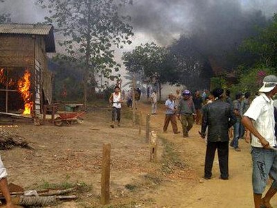 Rusuh di Lampung Tengah, Belasan Rumah Terbakar