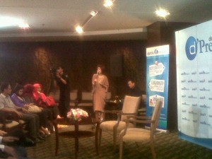 Penyanyi Cantik Buka Acara dPreneur Bersama Sandiaga Uno