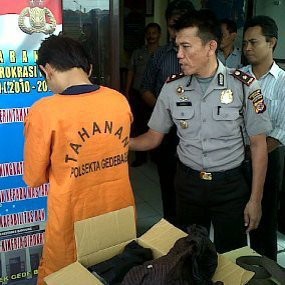 Pria Pembunuh Ayah Kandung Diketahui Sering Teler