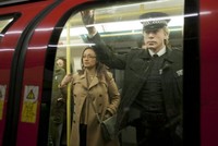 Silva menyamar sebagai polisi. (Columbia Pictures)
