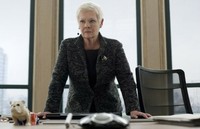 Judi Dench tetap berperan sebagai M. (Columbia Pictures)