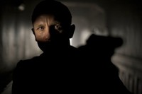 Bond saat mengejar Silva yang melarikan diri dari MI6. (Columbia Pictures)
