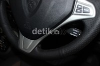 Exora Bold H-Line dan Exora Prime juga dilengkapi fitur cruise control yang diaktifkan lewat tombol di balik kemudi.