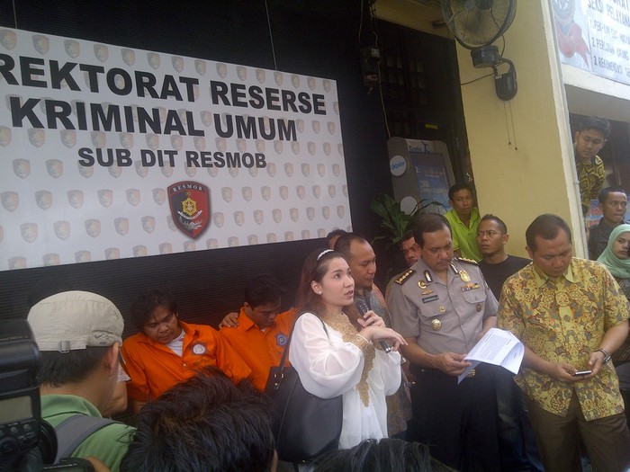 Perampokan di Dalam Taksi Didalangi Sopir Tembak