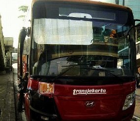 Ada Busway Terjang Kabel Listrik, Lalin Duren Tiga-Ragunan Macet Parah
