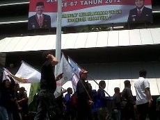 Tuntut UMK Rp 1,2 Juta, Buruh Demo Kantor Gubernur Jateng
