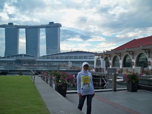 Terkunci di Bar Singapura