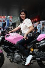 Shirley Wenas, Ibu 5 Anak Penggila Ducati