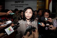 Anggota KPU Ida Budhiarti mengklarifikasi tuduhan pelanggaran kode etik usai mengikuti sidang oleh Dewan Kehormatan Penyelenggara Pemilu (DKPP).