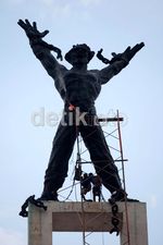 Perawatan Monumen Pembebasan Irian Barat