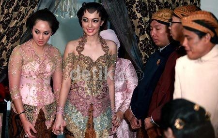 Pernikahannya Disebut Royal Wedding, Reisa Anggap Berlebihan