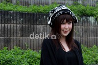 Aelke berpose saat syuting sinetron Cinta Cenat Cenut III.