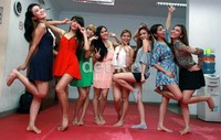 (Bedanya dari girlband lain) Kita lebih enerjik, dari segi vokal juga dancing, ujar Xiana.