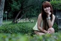 Devi eks Cherrybelle ditemui usai syuting Cinta Cenat Cenut III di Taman Wiladatika, Cibubur, Jakarta Timur, Kamis (8/11/2012) malam.