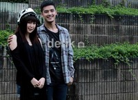 Morgan merangkul Aelke.