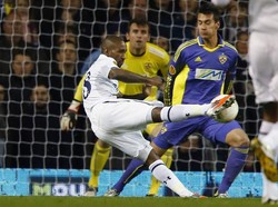 Pada laga yang berlangsung di White Hart Lane, Jumat (9/11/2012) dinihari WIB,  Defoe mencetak gol pada menit  ke-22, 49 dan 77. REUTERS/Andrew Winning.