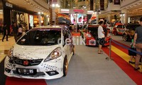 Modifikator yang berhasil menjadi King of Jazz 2012 bakal menggondol hadiah uang tunai sebesar Rp 50 Juta. Tidak berhenti sampai disitu, untuk Runner up akan menerima Rp 40 juta, dan Runner Up kedua berhak mendapatkan Rp 30 juta.